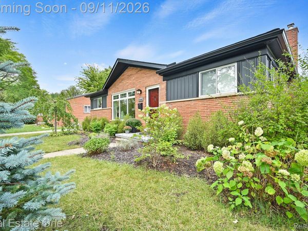 16996 Elizabeth Street , Beverly Hills Village, Mi 48025