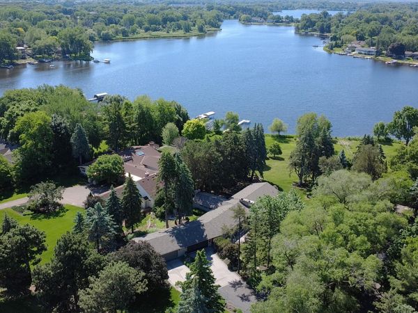 2205 Long Lake Road , New Brighton, MN 55112