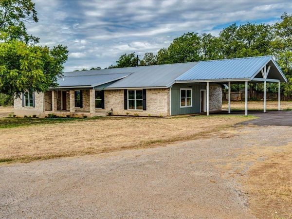 1102 N Austin Ave , Georgetown, TX 78626