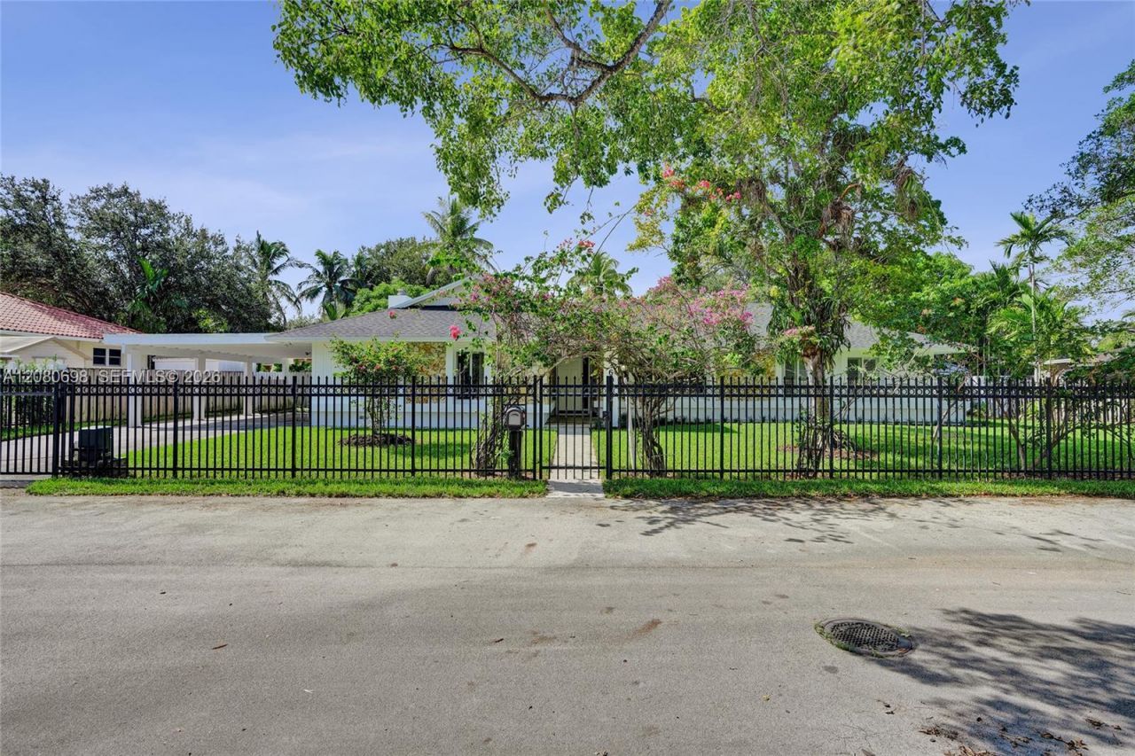 8260 SW 88th St, Miami, FL 33156 Photo