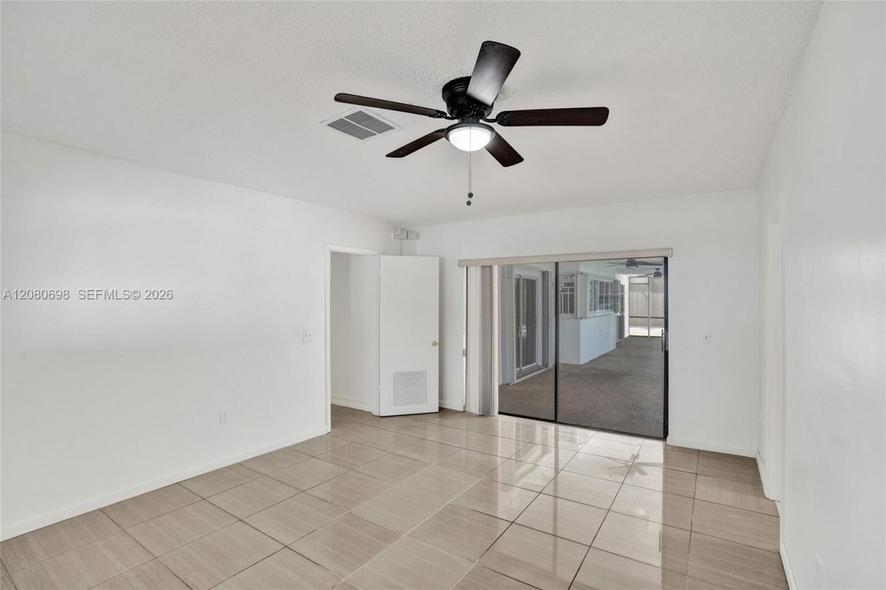 8260 SW 88th St, Miami, FL 33156 Photo