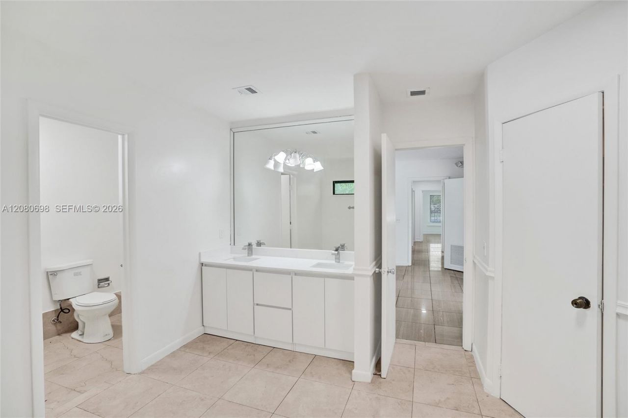 8260 SW 88th St, Miami, FL 33156 Photo