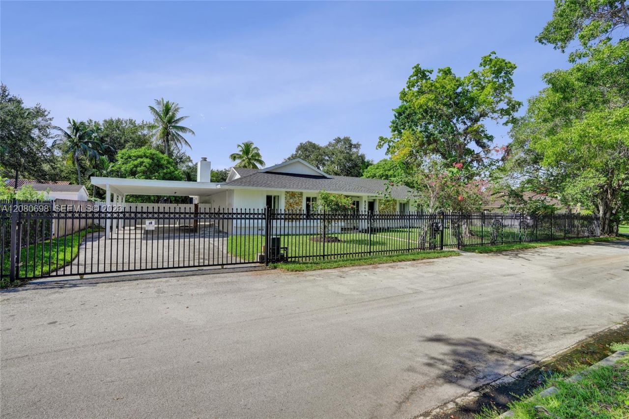 8260 SW 88th St, Miami, FL 33156 Photo