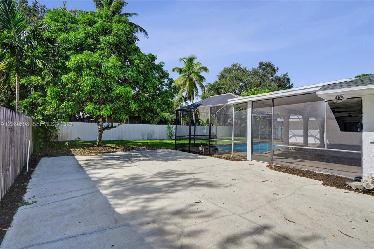 8260 SW 88th St, Miami, FL 33156 Photo