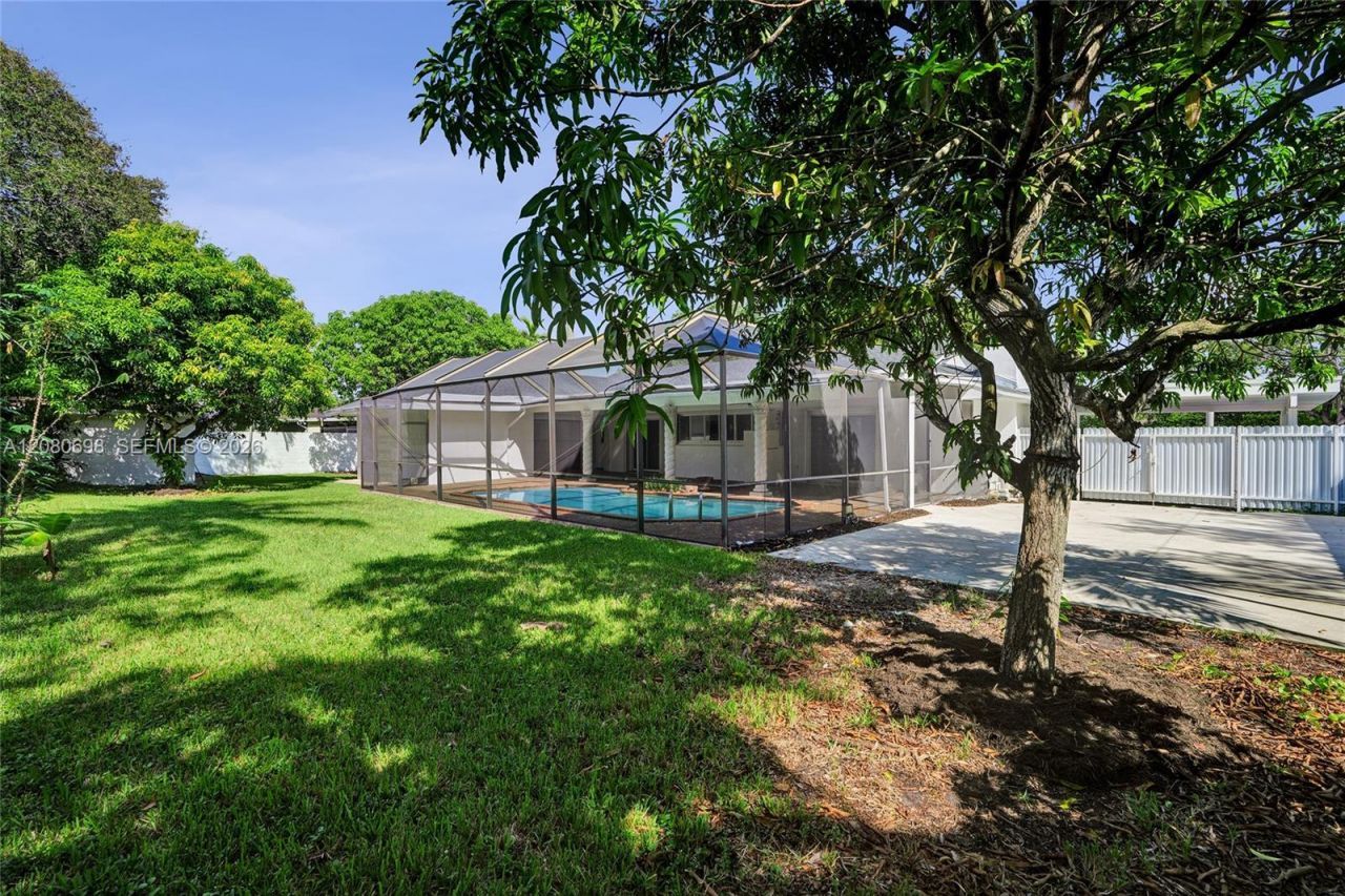 8260 SW 88th St, Miami, FL 33156 Photo