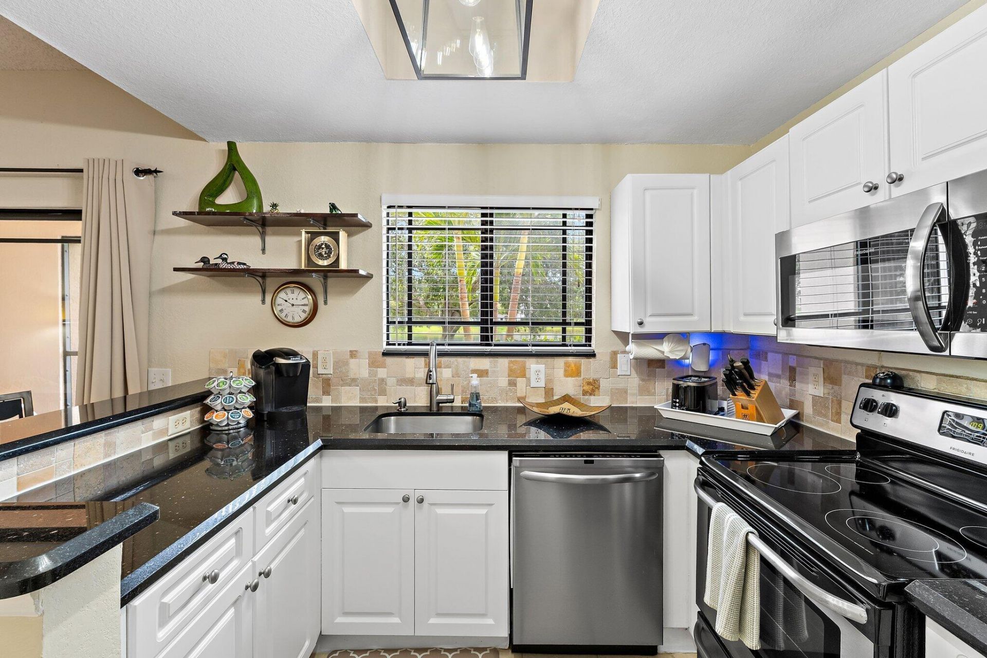 2811 Grande Parkway, Unit 103, Palm Beach Gardens, FL 33410 Photo