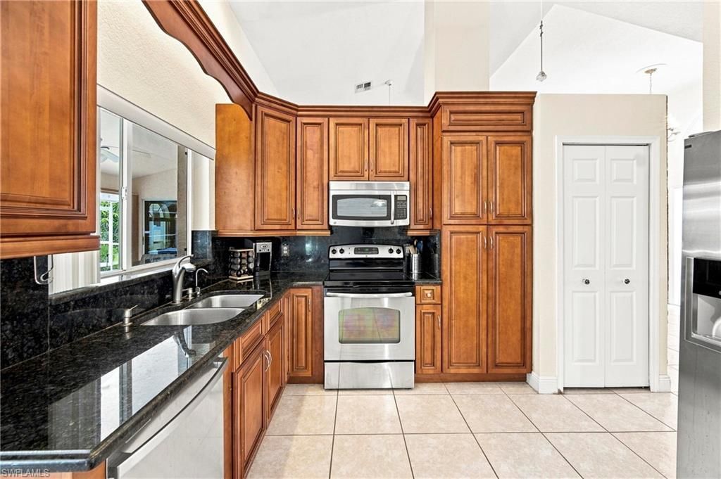 2138 SE 5th Pl, Cape Coral, FL 33990 Photo