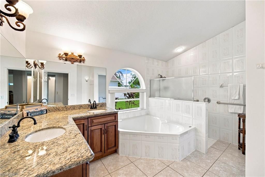 2138 SE 5th Pl, Cape Coral, FL 33990 Photo