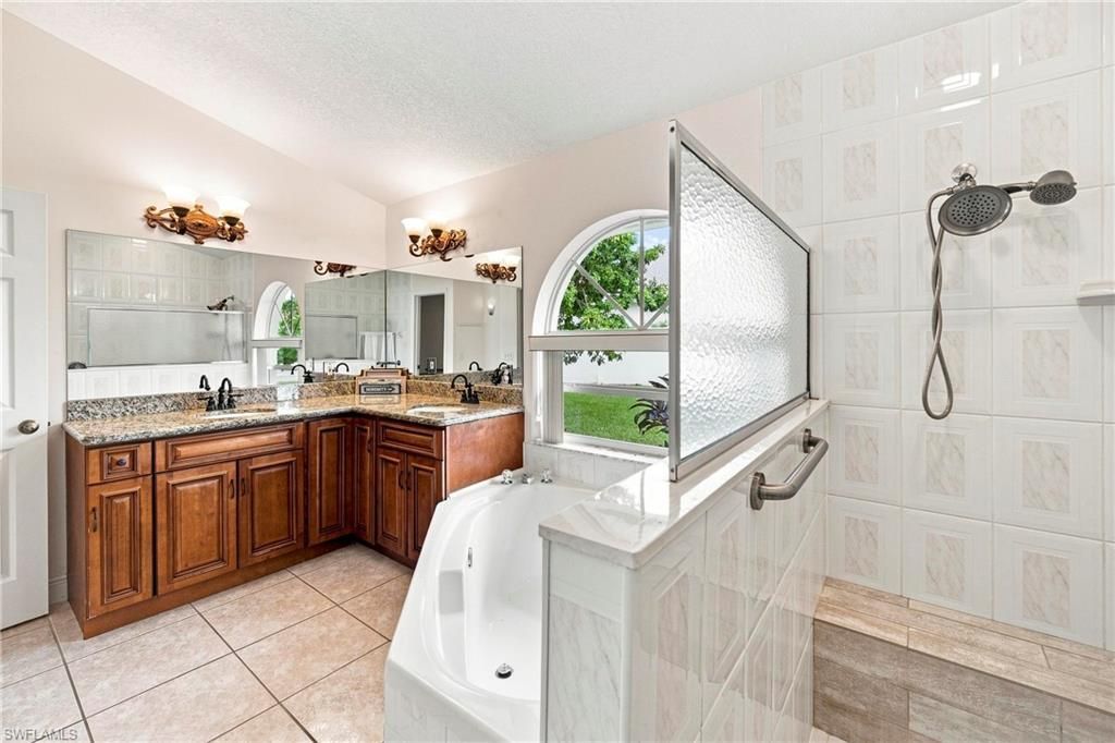 2138 SE 5th Pl, Cape Coral, FL 33990 Photo
