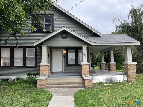 1506 # A N De Leon Street , Victoria, TX 77901