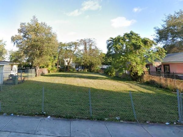 749 NW 69th St , Miami, FL 33150