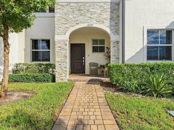 12117 NW 23rd Ct , Miami, FL 33167