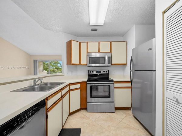 3405 NW 44th St , Unit 205, Oakland Park, FL 33309