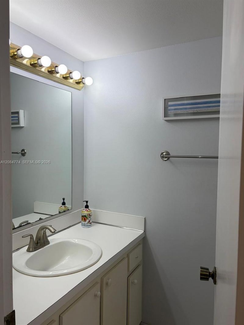 3561 Pine Tree Ct, Unit D-2, Greenacres, FL 33463 Photo