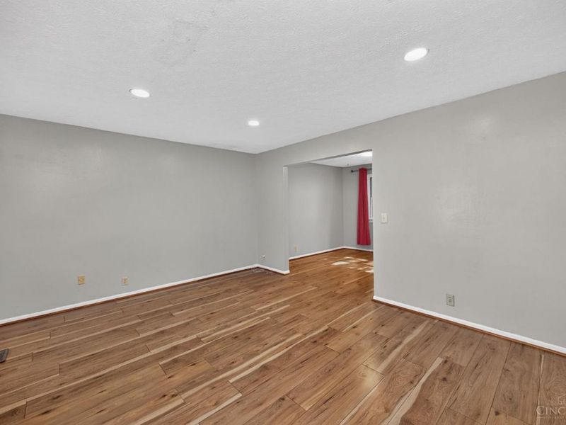 7532 Cinnamon Woods Drive, West Chester, OH 45069 Photo 6