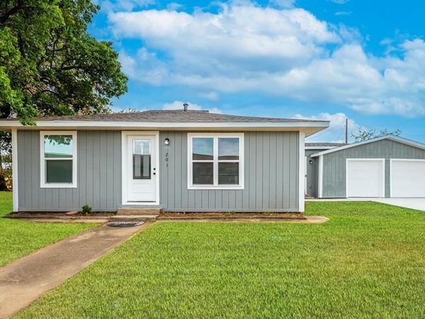 201 Deputy Larry Miller Drive, Granbury, TX 76048
