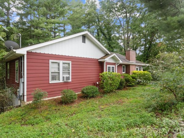 529 Alta Vista Drive, Hendersonville, NC 28791