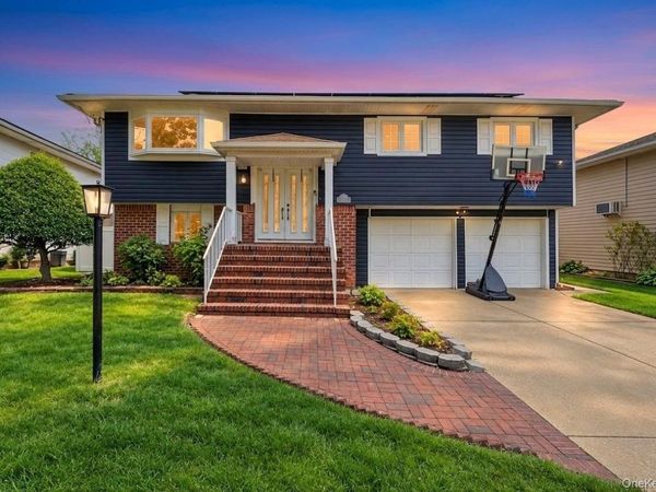 1020 Wood Park Drive , Baldwin, NY 11510