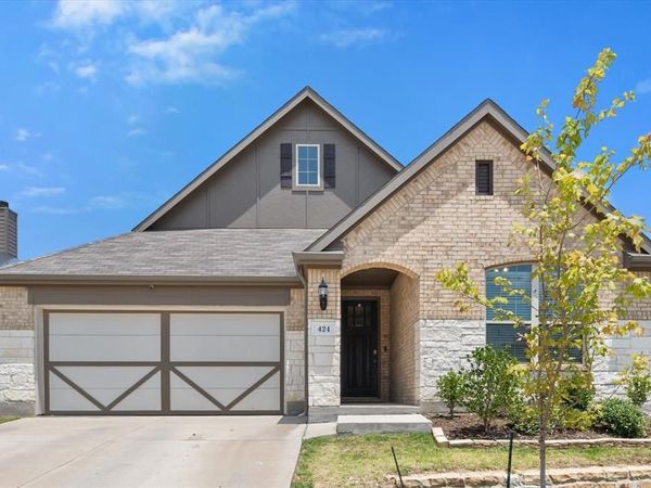 424 Pheasant Hill Lane , Fort Worth, TX 76028