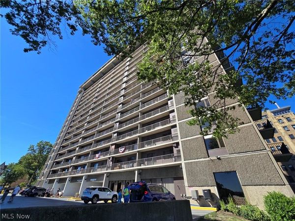 12500 Edgewater Drive, Unit 202, Lakewood, OH 44107