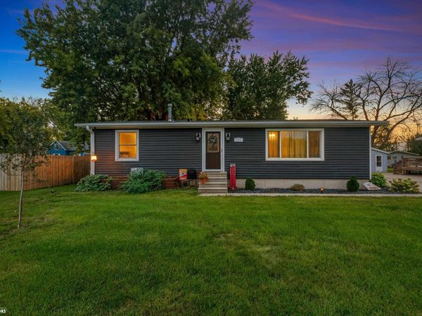 140 Seymour Avenue, Garner, IA 50438