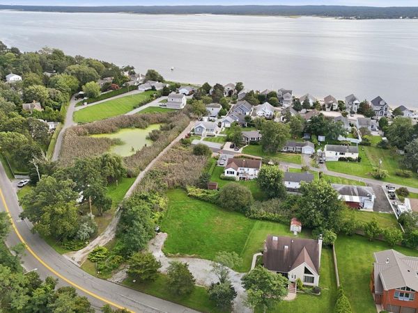 501 Peconic Bay Boulevard , Aquebogue, NY 11931