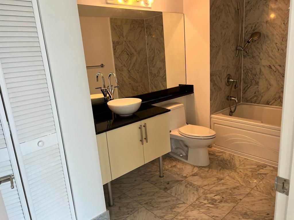 31 SE 5th Street, Unit 1206, Miami, FL 33131 Photo