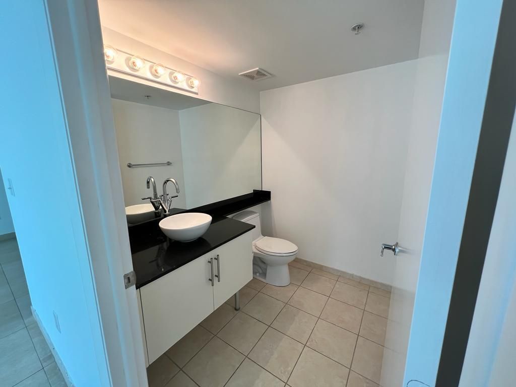 31 SE 5th Street, Unit 1206, Miami, FL 33131 Photo
