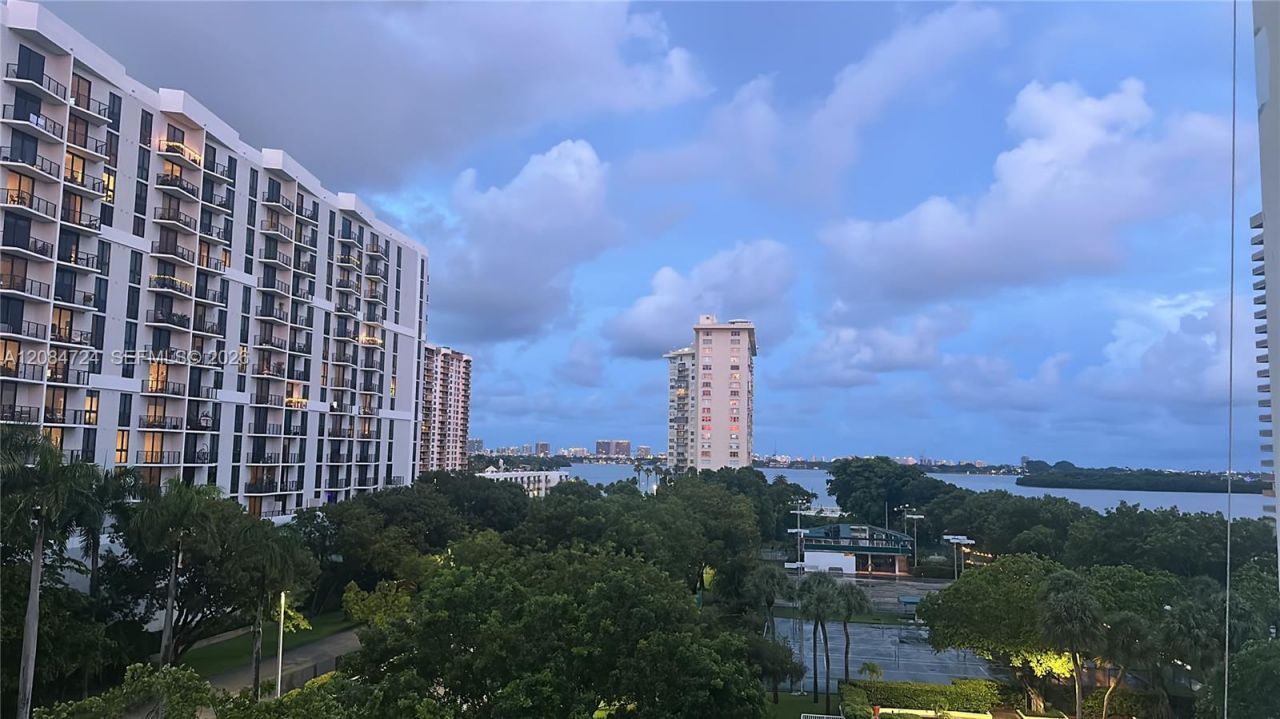 11111 Biscayne Blvd, Unit 6E, Miami, FL 33181 Photo