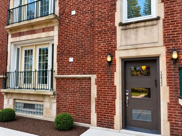 10433 S Hale Avenue , Unit 2a, Chicago, IL 60643