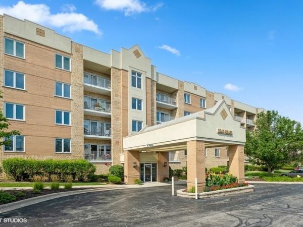 2240 S Grace Street , Unit 404, Lombard, IL 60148