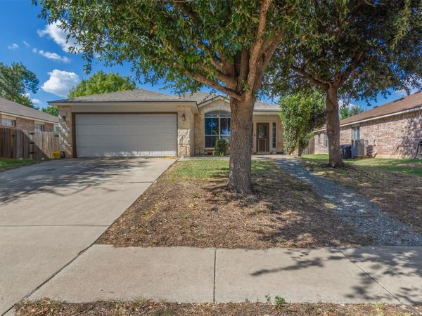 915 Flanagan DR , Leander, TX 78641