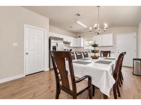 915 Flanagan DR , Leander, TX 78641