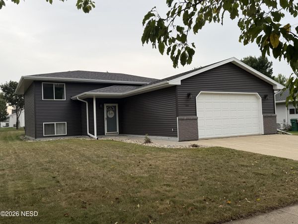 1818 NORTHRIDGE DRIVE E, Watertown, SD 57201