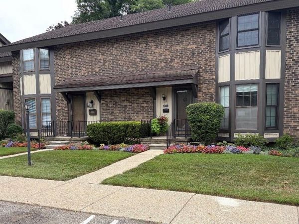 25073 Oakbrooke Drive, Southfield, MI 48033