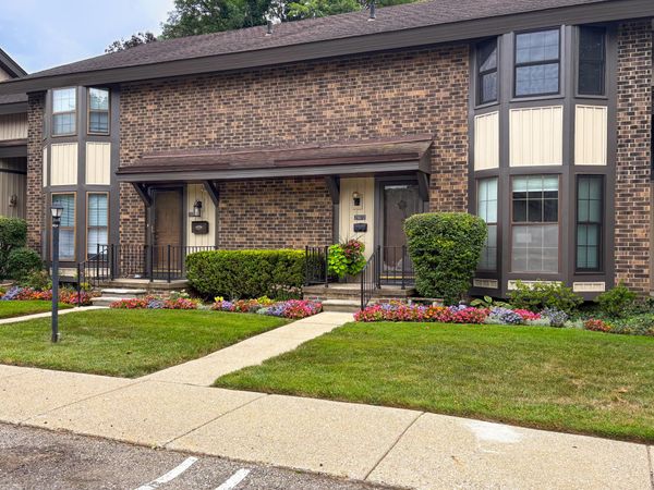 25073 Oakbrooke Drive, Southfield, MI 48033