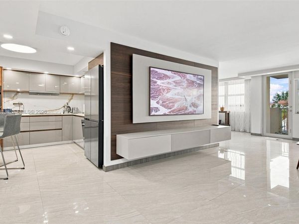 250 174th St , Unit 211, Sunny Isles Beach, FL 33160