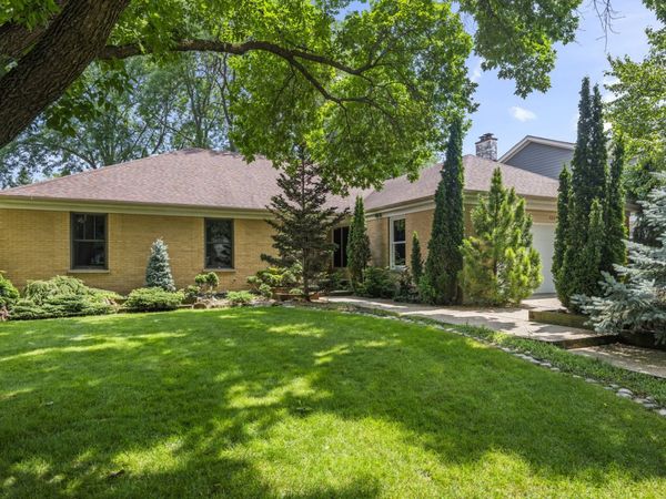 4023 N Ridge Avenue, Arlington Heights, IL 60004