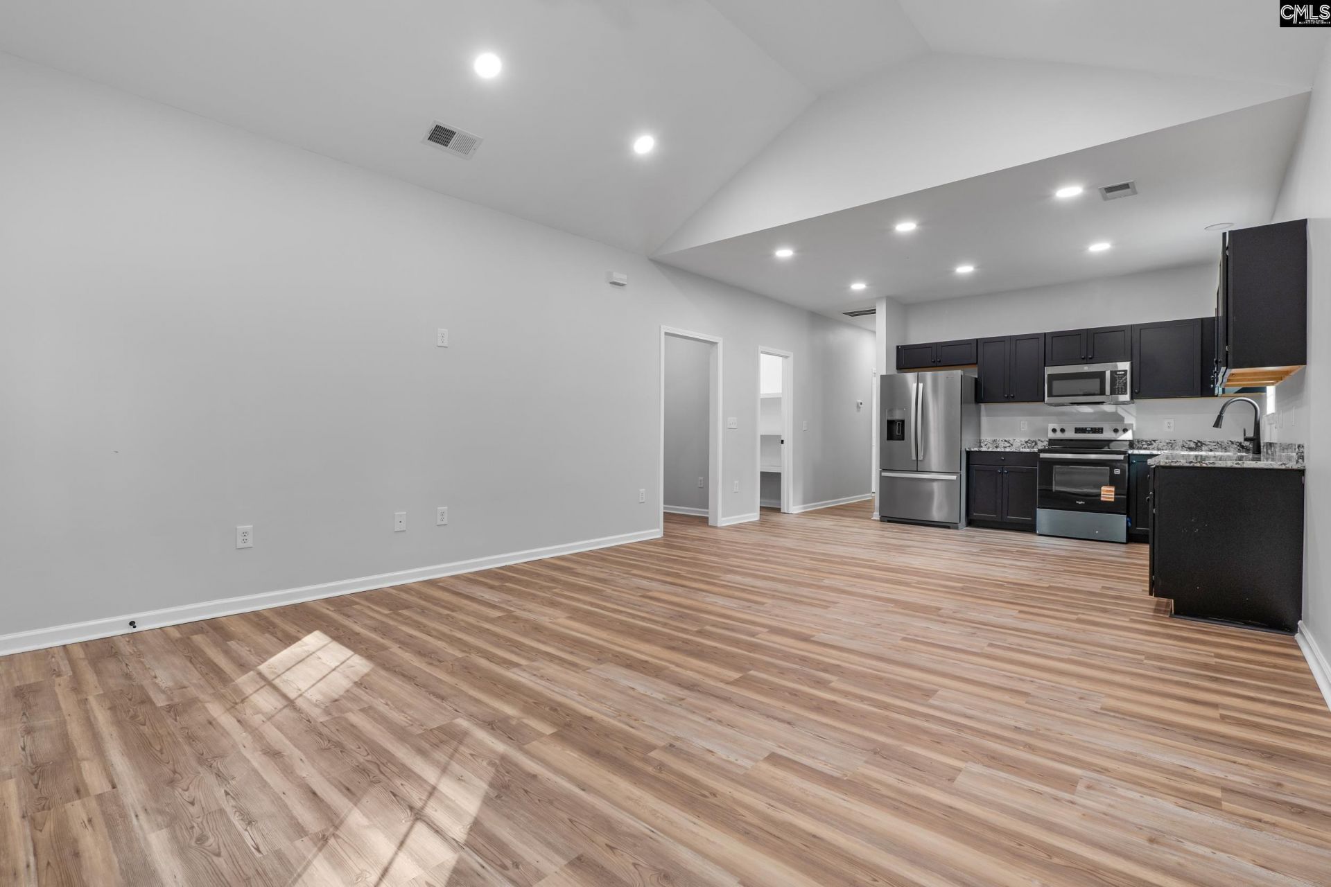 414 Lincolnshire Boulevard Photo 6