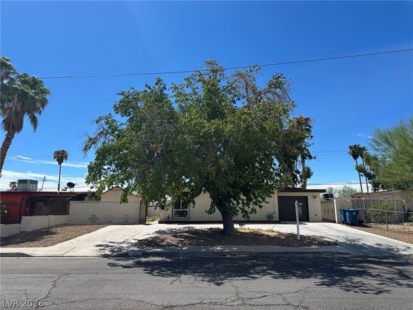 1571 Serenada Avenue , Las Vegas, NV 89169