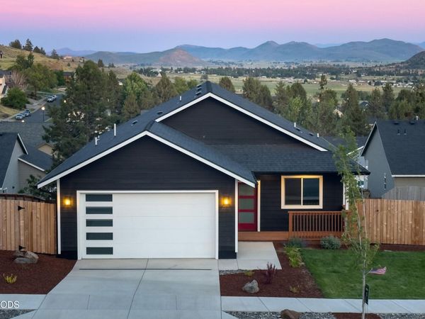 1176 Orange Blossom Drive, Unit 139, Klamath Falls, OR 97601