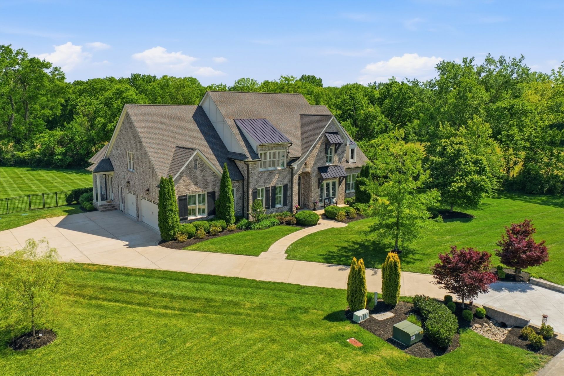 1045 Buena Vista Dr , Franklin, TN 37069 Main Photo