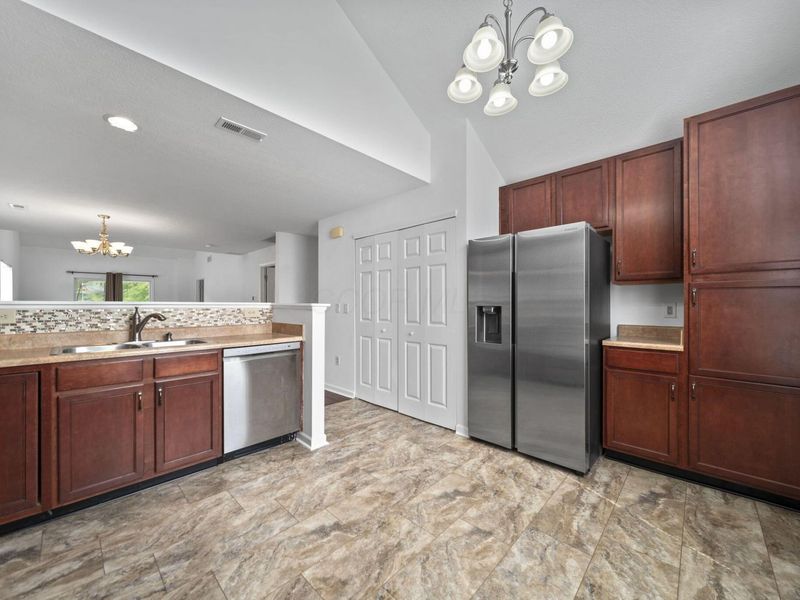 8386 Diversey Loop, Unit 701, Blacklick, OH 43004 Photo 9