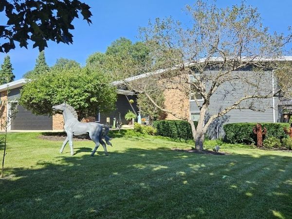 1402 Appaloosa Trail, McHenry, IL 60051