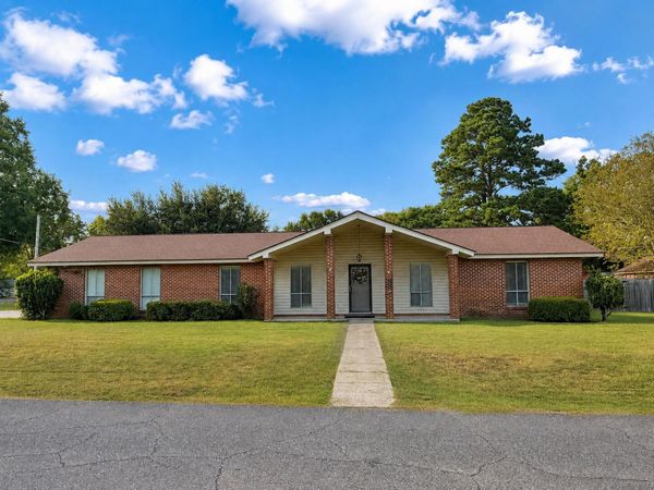 2800 Wade Dr., Hattiesburg, MS 39401