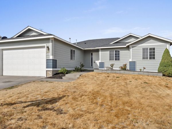 2623 NE 6th Drive, Redmond, OR 97756