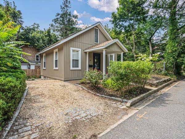 27 12th Avenue, Sea Cliff, NY 11579