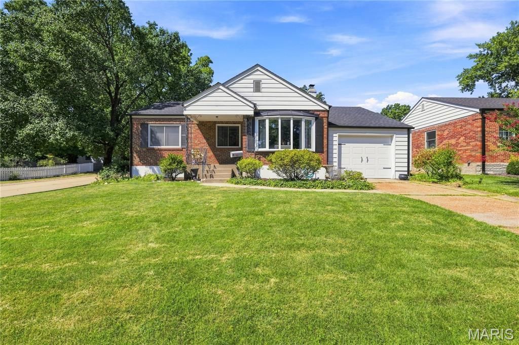 1341 Pinetree Lane, Saint Louis, MO 63119 Main Photo