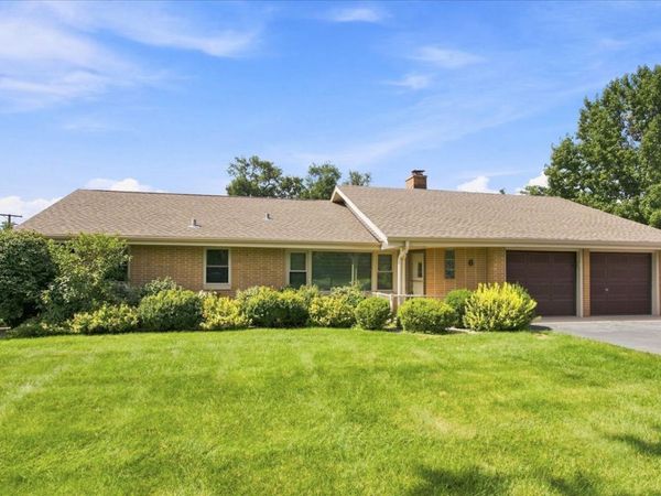 6 Meadowood Drive , Oak Brook, IL 60523