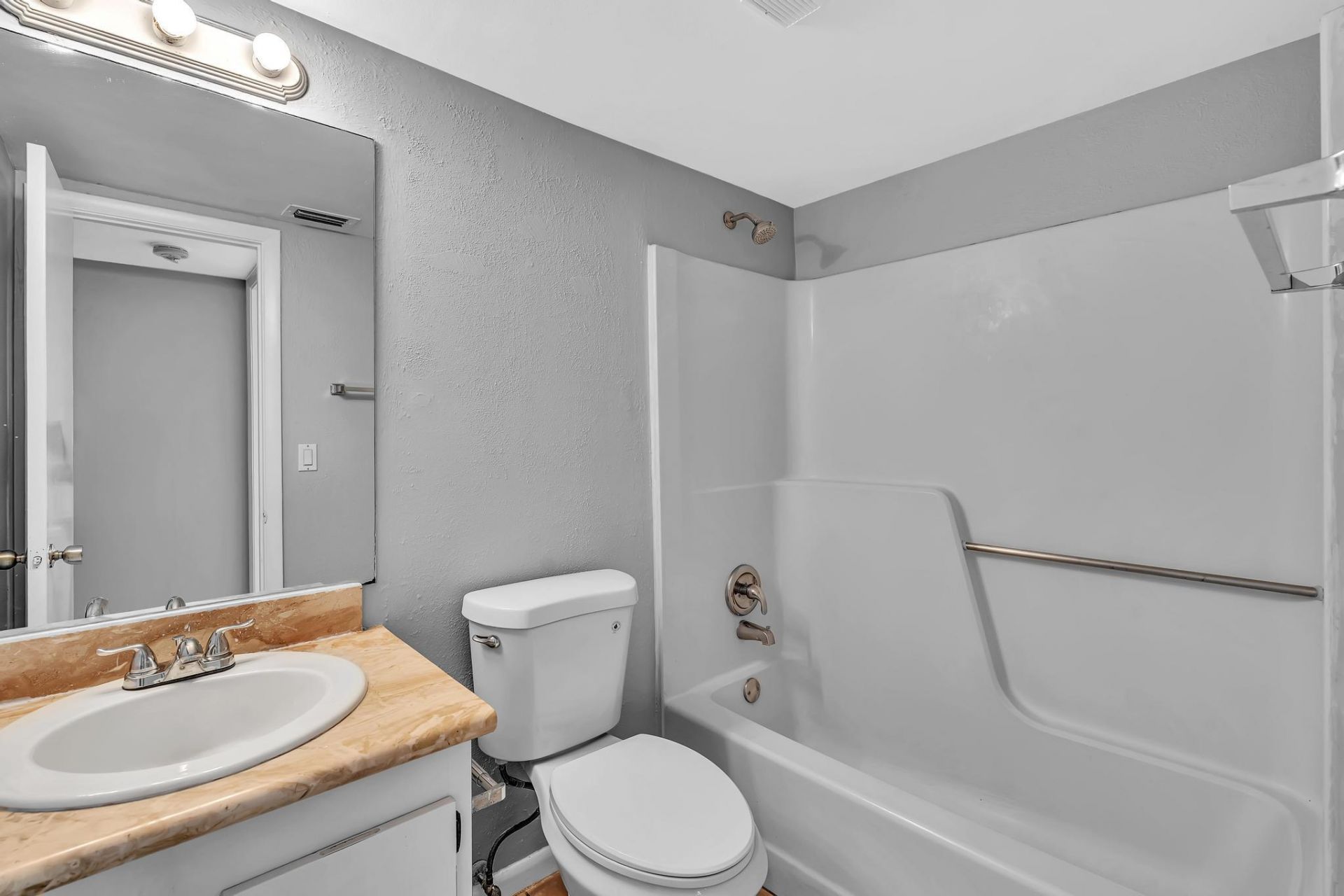 21904 Lake Forest Circle, Unit 202, Boca Raton, FL 33433 Photo